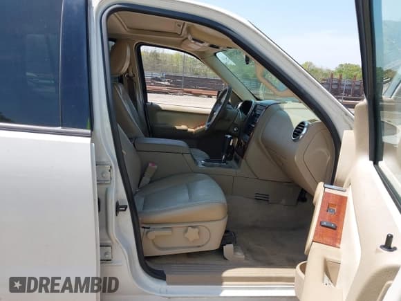 ✅ 2009 Ford Explorer Eddie Bauer • VIN: 1FMEU64E49UA41798 • Lot: 42029701. Wystawiony na IAAI z przebiegiem 246 417 mil. Bezpłatny archiwum sprzedaży aukcyjnych z USA i szczegółowy raport historii pojazdu na DreamBid. Zdjęcie 5.