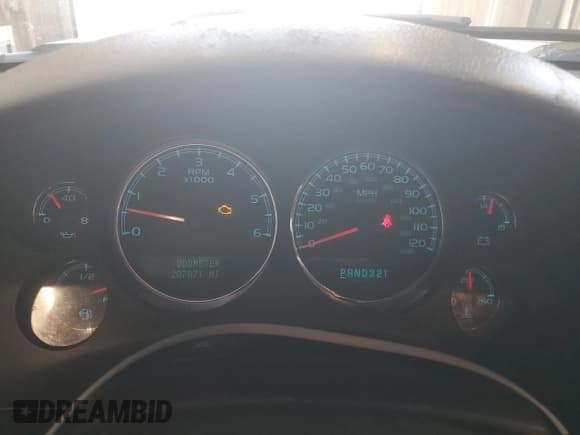 ✅ 2008 Chevrolet Silverado 1500 1LT • VIN: 2GCEK13M181168346 • Lot: 74911024. Listed on Copart with 207,871 mi. Free auction sales archive from the USA and detailed vehicle history report at DreamBid. Image 9.