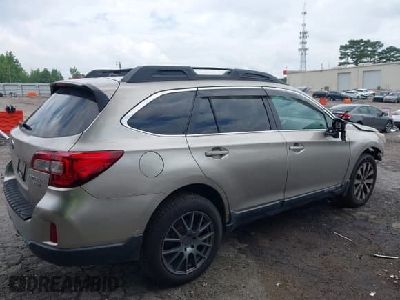 ✅ 2015 Subaru Outback Limited • VIN: 4S4BSENC4F3245972 • Lot: 42425247. Listed on IAAI with 234,274 mi. Free auction sales archive from the USA and detailed vehicle history report at DreamBid. Image 12.