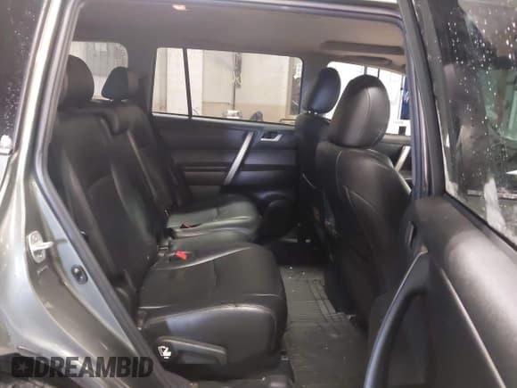 ✅ 2013 Toyota Highlander Plus • VIN: 5TDBK3EH5DS240733 • Lot: 43806498. Listed on IAAI with 143,659 mi. Free auction sales archive from the USA and detailed vehicle history report at DreamBid. Image 8.