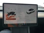 ✅ 2022 Tesla Model Y Long Range • VIN: 7SAYGDEE5NF352075 • Lot: 50799895. Wystawiony na Copart z przebiegiem 11 597 mil. Bezpłatny archiwum sprzedaży aukcyjnych z USA i szczegółowy raport historii pojazdu na DreamBid. Zdjęcie 9.