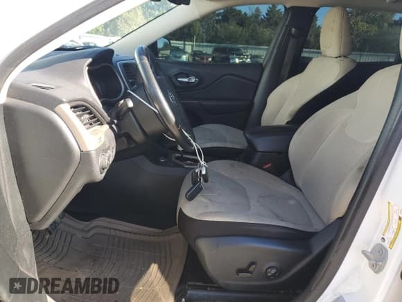 ✅ 2017 Jeep Cherokee Latitude • VIN: 1C4PJMCSXHW509327 • Lot: 86827665. Listed on Copart with 131,186 mi. Free auction sales archive from the USA and detailed vehicle history report at DreamBid. Image 7.