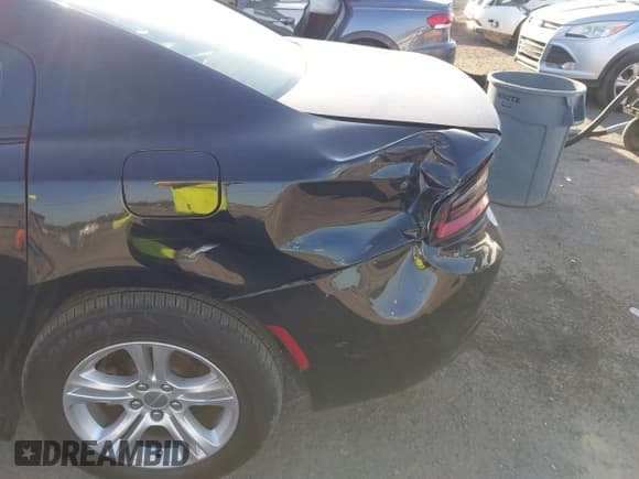 ✅ 2022 Dodge Charger SXT • VIN: 2C3CDXBG7NH205942 • Lot: 42822646. Wystawiony na IAAI z przebiegiem 79 883 mil. Bezpłatny archiwum sprzedaży aukcyjnych z USA i szczegółowy raport historii pojazdu na DreamBid. Zdjęcie 18.