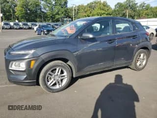 ✅ 2021 Hyundai Kona SE • VIN: KM8K12AA2MU646076 • Лот: 89544695. Опубликован ранее на Copart с пробегом 116 119 миль. Бесплатный доступ к архиву аукционных продаж из США и подробный отчёт об истории автомобиля на DreamBid. Изображение 1.