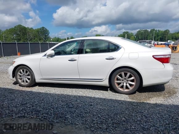 ✅ 2008 Lexus LS 460 • VIN: JTHBL46F185056710 • Lot: 42521396. Listed on IAAI with 186,974 mi. Free auction sales archive from the USA and detailed vehicle history report at DreamBid. Image 14.