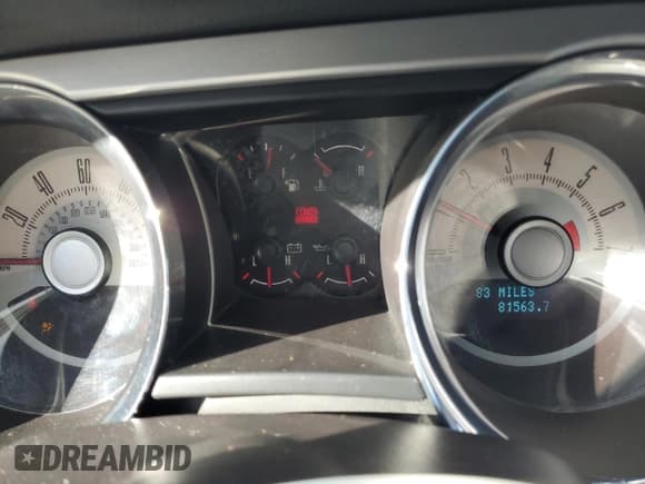 ✅ 2010 Ford Mustang V6 • VIN: 1ZVBP8AN6A5180129 • Lot: 87025755. Wystawiony na Copart z przebiegiem 81 563 mil. Bezpłatny archiwum sprzedaży aukcyjnych z USA i szczegółowy raport historii pojazdu na DreamBid. Zdjęcie 9.