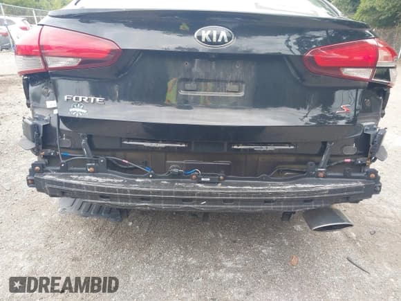 ✅ 2017 Kia Forte LX • VIN: 3KPFL4A7XHE119729 • Lot: 43105299. Wystawiony na IAAI z przebiegiem 102 639 mil. Bezpłatny archiwum sprzedaży aukcyjnych z USA i szczegółowy raport historii pojazdu na DreamBid. Zdjęcie 6.