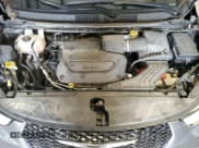 ✅ 2022 Chrysler Pacifica Touring L • VIN: 2C4RC1BG8NR150871 • Lot: 67777385. Wystawiony na Copart z przebiegiem 127 022 mil. Bezpłatny archiwum sprzedaży aukcyjnych z USA i szczegółowy raport historii pojazdu na DreamBid. Zdjęcie 12.