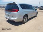 ✅ 2023 Chrysler Pacifica Hybrid Touring L • VIN: 2C4RC1L77PR618204 • Lot: 42736280. Wystawiony na IAAI z przebiegiem 74 611 mil. Bezpłatny archiwum sprzedaży aukcyjnych z USA i szczegółowy raport historii pojazdu na DreamBid. Zdjęcie 4.