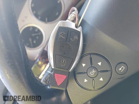 ✅ 2011 Mercedes-Benz GLK 350 • VIN: WDCGG8HB7BF586799 • Лот: 43444239. Опубликован ранее на IAAI с пробегом 270 946 миль. Бесплатный доступ к архиву аукционных продаж из США и подробный отчёт об истории автомобиля на DreamBid. Изображение 11.