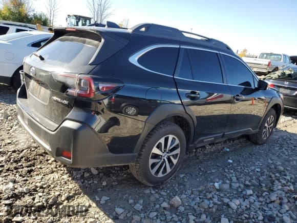 ✅ 2023 Subaru Outback Premium • VIN: 4S4BTADC2P3214549 • Lot: 82522835. Wystawiony na Copart z przebiegiem 31 268 mil. Bezpłatny archiwum sprzedaży aukcyjnych z USA i szczegółowy raport historii pojazdu na DreamBid. Zdjęcie 3.