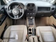 ✅ 2015 Jeep Patriot Latitude • VIN: 1C4NJPFA4FD116007 • Lot: 65403735. Wystawiony na Copart z przebiegiem 116 502 mil. Bezpłatny archiwum sprzedaży aukcyjnych z USA i szczegółowy raport historii pojazdu na DreamBid. Zdjęcie 8.