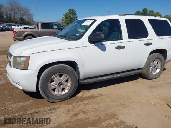 ✅ 2012 Chevrolet Tahoe Commercial • VIN: 1GNLC2E09CR185598 • Lot: 41699321. Wystawiony na IAAI z przebiegiem 202 198 mil. Bezpłatny archiwum sprzedaży aukcyjnych z USA i szczegółowy raport historii pojazdu na DreamBid. Zdjęcie 2.