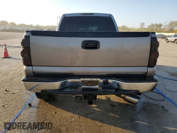 ✅ 2006 Chevrolet Silverado 2500HD LT2 • VIN: 1GCHK23D66F159926 • Lot: 45532525. Wystawiony na Copart z przebiegiem Nie podano. Bezpłatny archiwum sprzedaży aukcyjnych z USA i szczegółowy raport historii pojazdu na DreamBid. Zdjęcie 6.