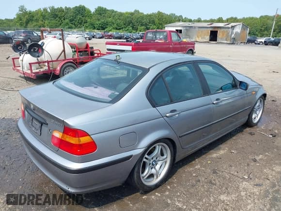 ✅ 2004 BMW 3 Series 325i • VIN: WBAET37484NJ83466 • Lot: 42409512. Listed on IAAI with 98,955 mi. Free auction sales archive from the USA and detailed vehicle history report at DreamBid. Image 4.