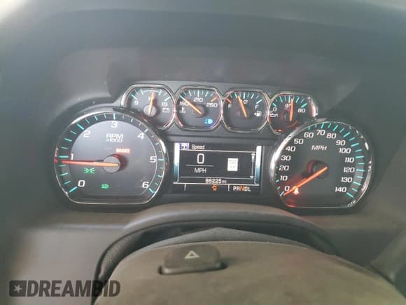 ✅ 2018 Chevrolet Suburban Premier • VIN: 1GNSCJKC7JR126793 • Lot: 56399825. Wystawiony na Copart z przebiegiem 86 225 mil. Bezpłatny archiwum sprzedaży aukcyjnych z USA i szczegółowy raport historii pojazdu na DreamBid. Zdjęcie 9.