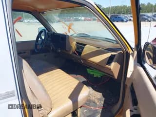 ✅ 1988 Chevrolet Silverado 2500 • VIN: 1GCFC24H4JZ186099 • Lot: 42067699. Wystawiony na IAAI z przebiegiem 174 023 mil. Bezpłatny archiwum sprzedaży aukcyjnych z USA i szczegółowy raport historii pojazdu na DreamBid. Zdjęcie 5.