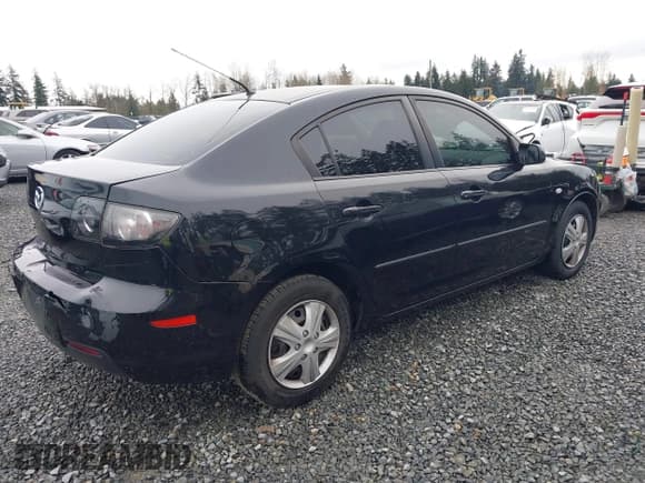 ✅ 2008 Mazda 3 i Sport • VIN: JM1BK12F581100577 • Лот: 40895044. Опубликован ранее на IAAI с пробегом 146 627 миль. Бесплатный доступ к архиву аукционных продаж из США и подробный отчёт об истории автомобиля на DreamBid. Изображение 4.