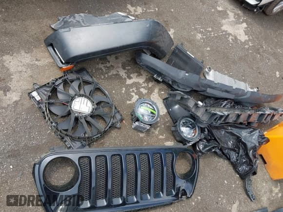 ✅ 2022 Jeep Wrangler Unlimited Willys Sport • VIN: 1C4HJXDM8NW135415 • Lot: 42625492. Wystawiony na IAAI z przebiegiem 84 780 mil. Bezpłatny archiwum sprzedaży aukcyjnych z USA i szczegółowy raport historii pojazdu na DreamBid. Zdjęcie 12.