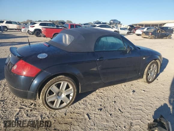 ✅ 2003 Audi TT • VIN: TRUTC28N431018585 • Lot: 76498354. Wystawiony na Copart z przebiegiem 125 601 mil. Bezpłatny archiwum sprzedaży aukcyjnych z USA i szczegółowy raport historii pojazdu na DreamBid. Zdjęcie 3.