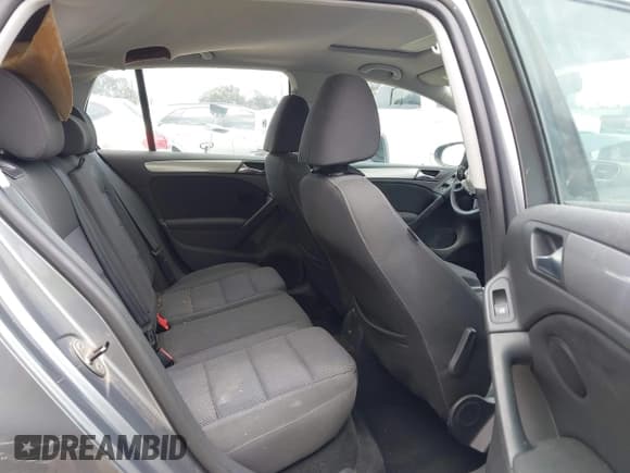 ✅ 2011 Volkswagen Golf • VIN: WVWDB7AJXBW206745 • Lot: 42415722. Wystawiony na IAAI z przebiegiem 91 288 mil. Bezpłatny archiwum sprzedaży aukcyjnych z USA i szczegółowy raport historii pojazdu na DreamBid. Zdjęcie 8.