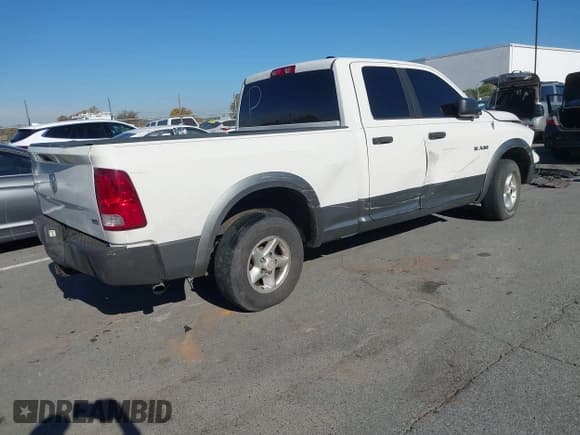 ✅ 2009 Dodge 1500 SLT • VIN: 1D3HB18P49S798757 • Lot: 43627632. Listed on IAAI with 233,853 mi. Free auction sales archive from the USA and detailed vehicle history report at DreamBid. Image 4.