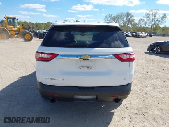 ✅ 2018 Chevrolet Traverse LT • VIN: 1GNEVHKW8JJ132062 • Lot: 43366745. Wystawiony na IAAI z przebiegiem 183 783 mil. Bezpłatny archiwum sprzedaży aukcyjnych z USA i szczegółowy raport historii pojazdu na DreamBid. Zdjęcie 17.