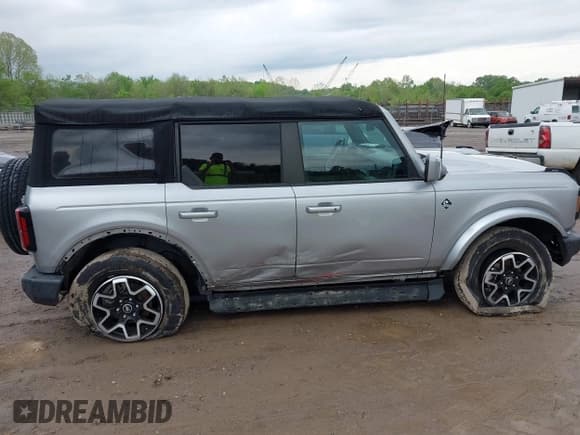 ✅ 2022 Ford Bronco • VIN: 1FMDE5DH0NLA98903 • Лот: 42055569. Опубликован ранее на IAAI с пробегом 39 893 миль. Бесплатный доступ к архиву аукционных продаж из США и подробный отчёт об истории автомобиля на DreamBid. Изображение 13.