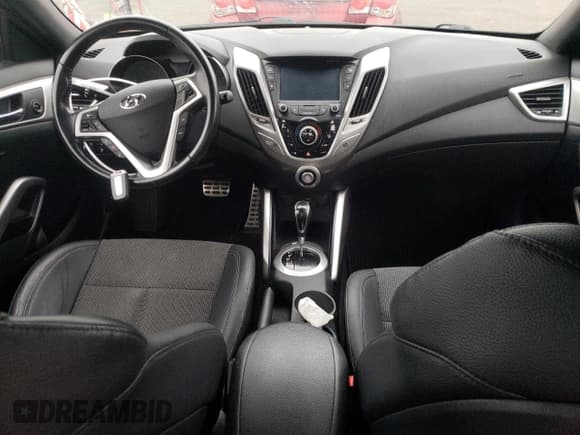 ✅ 2016 Hyundai Veloster • VIN: KMHTC6AD4GU266550 • Lot: 72531934. Wystawiony na Copart z przebiegiem 39 891 mil. Bezpłatny archiwum sprzedaży aukcyjnych z USA i szczegółowy raport historii pojazdu na DreamBid. Zdjęcie 8.