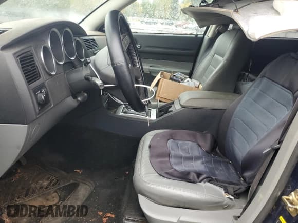 ✅ 2005 Dodge Magnum • VIN: 2D8GZ58235H551146 • Lot: 92037745. Wystawiony na Copart z przebiegiem Nie podano. Bezpłatny archiwum sprzedaży aukcyjnych z USA i szczegółowy raport historii pojazdu na DreamBid. Zdjęcie 7.