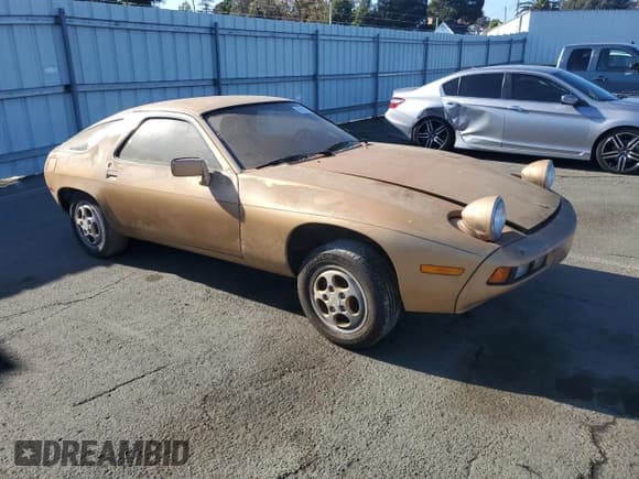 ✅ 1979 Porsche 928 • VIN: 9289201367 • Lot: 91893835. Wystawiony na Copart z przebiegiem 135 001 mil. Bezpłatny archiwum sprzedaży aukcyjnych z USA i szczegółowy raport historii pojazdu na DreamBid. Zdjęcie 4.