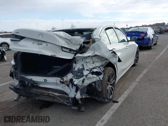 ✅ 2020 BMW 3 Series 330i xDrive • VIN: 3MW5R7J03L8B16903 • Lot: 43585885. Listed on IAAI with Not provided. Free auction sales archive from the USA and detailed vehicle history report at DreamBid. Image 4.