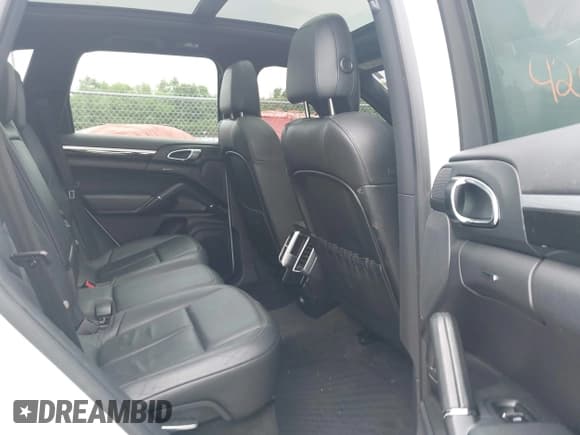 ✅ 2013 Porsche Cayenne S • VIN: WP1AB2A2XDLA86429 • Lot: 42602972. Listed on IAAI with 175,368 mi. Free auction sales archive from the USA and detailed vehicle history report at DreamBid. Image 8.