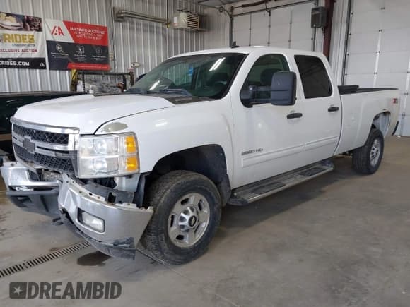 ✅ 2011 Chevrolet Silverado 2500HD LT • VIN: 1GC1KXCG9BF258713 • Лот: 42401869. Опубликован ранее на IAAI с пробегом 288 527 миль. Бесплатный доступ к архиву аукционных продаж из США и подробный отчёт об истории автомобиля на DreamBid. Изображение 2.