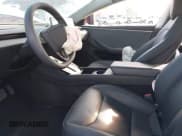 ✅ 2024 Tesla Model 3 • VIN: 5YJ3E1EA9RF828939 • Lot: 41422401. Wystawiony na IAAI z przebiegiem 4 953 mil. Bezpłatny archiwum sprzedaży aukcyjnych z USA i szczegółowy raport historii pojazdu na DreamBid. Zdjęcie 5.