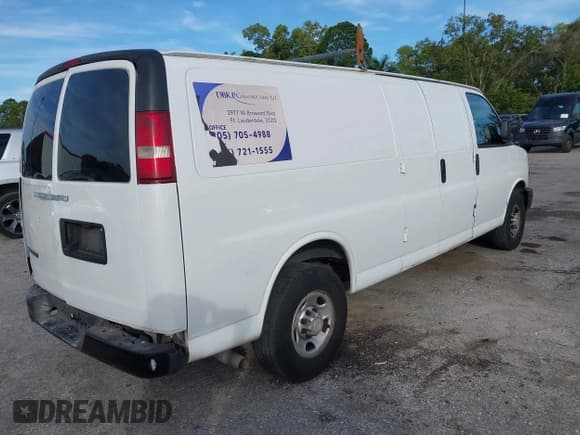 ✅ 2018 Chevrolet Express Cargo • VIN: 1GCWGBFP2J1316226 • Lot: 43768317. Listed on IAAI with 164,620 mi. Free auction sales archive from the USA and detailed vehicle history report at DreamBid. Image 4.
