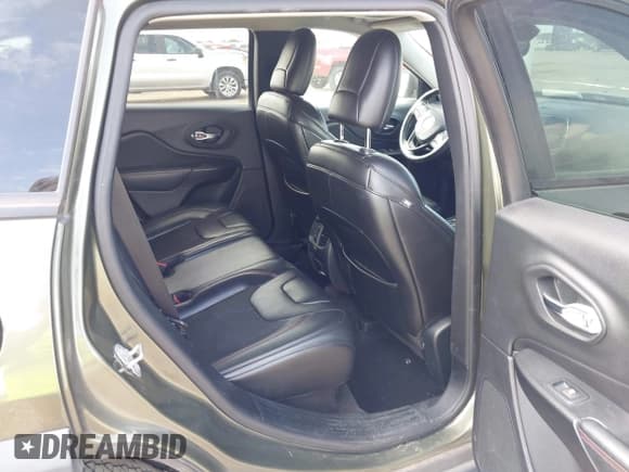 ✅ 2019 Jeep Cherokee Trailhawk • VIN: 1C4PJMBX7KD200334 • Лот: 43383144. Опубликован ранее на IAAI с пробегом 245 711 миль. Бесплатный доступ к архиву аукционных продаж из США и подробный отчёт об истории автомобиля на DreamBid. Изображение 8.