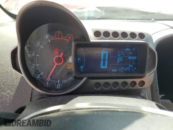 2014 Chevrolet Sonic LS z VIN 1G1JA5SH6E4128074, wystawiony jako Copart lot #69489934 z przebiegiem 104 912 mil mil oraz Szkoda całkowita • Salvage title. Historia ofert i sprzedaży dostępna na DreamBid. Obrazek 9.