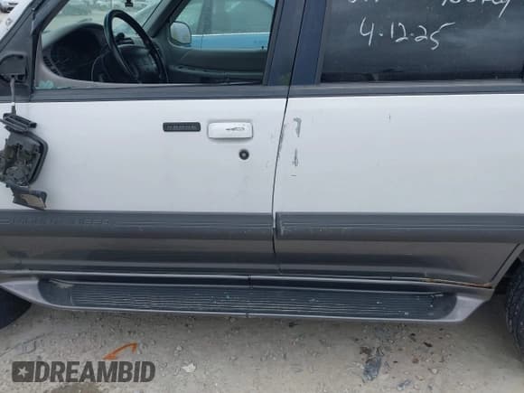 ✅ 1998 Mercury Mountaineer • VIN: 4M2ZU54E6WUJ22663 • Lot: 42050047. Listed on IAAI with 123,766 mi. Free auction sales archive from the USA and detailed vehicle history report at DreamBid. Image 14.