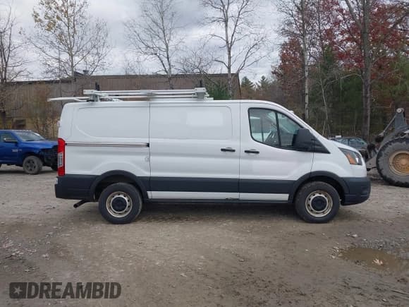 ✅ 2020 Ford Transit Cargo • VIN: 1FTBR1Y8XLKA35538 • Lot: 43521181. Wystawiony na IAAI z przebiegiem 62 443 mil. Bezpłatny archiwum sprzedaży aukcyjnych z USA i szczegółowy raport historii pojazdu na DreamBid. Zdjęcie 13.