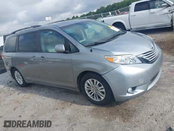 ✅ 2013 Toyota Sienna XLE AAS • VIN: 5TDYK3DC1DS360299 • Лот: 42696792. Опубликован ранее на IAAI с пробегом 186 676 миль. Бесплатный доступ к архиву аукционных продаж из США и подробный отчёт об истории автомобиля на DreamBid. Изображение 1.