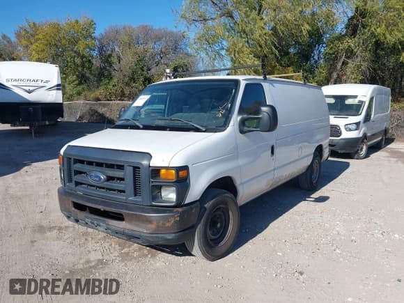 ✅ 2013 Ford Econoline Cargo Commercial • VIN: 1FTNE1EWXDDB31705 • Lot: 43899797. Wystawiony na IAAI z przebiegiem 185 781 mil. Bezpłatny archiwum sprzedaży aukcyjnych z USA i szczegółowy raport historii pojazdu na DreamBid. Zdjęcie 2.