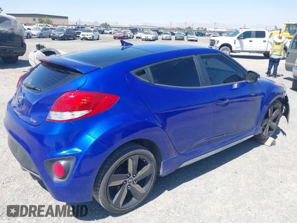 ✅ 2015 Hyundai Veloster Turbo • VIN: KMHTC6AE2FU218570 • Lot: 42609097. Wystawiony na IAAI z przebiegiem 104 965 mil. Bezpłatny archiwum sprzedaży aukcyjnych z USA i szczegółowy raport historii pojazdu na DreamBid. Zdjęcie 4.