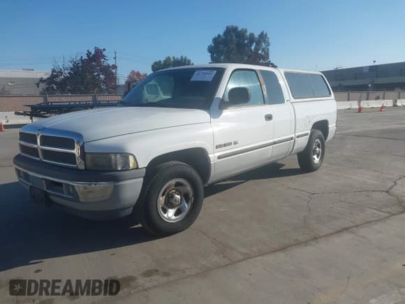 ✅ 1998 Dodge 1500 • VIN: 3B7HC13Z0WG189473 • Lot: 43790942. Wystawiony na IAAI z przebiegiem 136 475 mil. Bezpłatny archiwum sprzedaży aukcyjnych z USA i szczegółowy raport historii pojazdu na DreamBid. Zdjęcie 2.