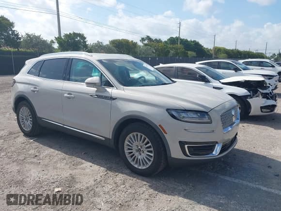 ✅ 2020 Lincoln Nautilus Standard • VIN: 2LMPJ6J95LBL09249 • Lot: 42106717. Wystawiony na IAAI z przebiegiem 33 243 mil. Bezpłatny archiwum sprzedaży aukcyjnych z USA i szczegółowy raport historii pojazdu na DreamBid. Zdjęcie 1.