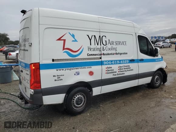 ✅ 2021 Mercedes-Benz Sprinter Cargo • VIN: W1Y4EBHY6MT061393 • Lot: 44793745. Wystawiony na Copart z przebiegiem 94 356 mil. Bezpłatny archiwum sprzedaży aukcyjnych z USA i szczegółowy raport historii pojazdu na DreamBid. Zdjęcie 3.