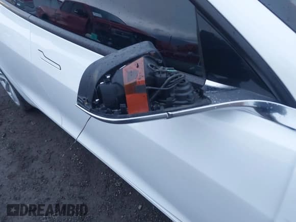 ✅ 2018 Tesla Model 3 Long Range Battery • VIN: 5YJ3E1EB8JF088796 • Lot: 43693681. Wystawiony na IAAI z przebiegiem 69 399 mil. Bezpłatny archiwum sprzedaży aukcyjnych z USA i szczegółowy raport historii pojazdu na DreamBid. Zdjęcie 20.