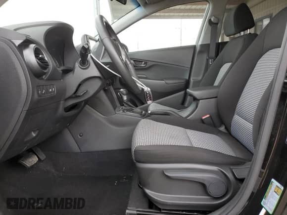 2021 Hyundai Kona SEL z VIN KM8K2CAA9MU747201, wystawiony jako Copart lot #54687255 z przebiegiem 34 206 mil mil oraz Szkoda całkowita • Salvage title. Historia ofert i sprzedaży dostępna na DreamBid. Obrazek 7.