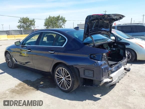 ✅ 2017 BMW 5 Series 540i • VIN: WBAJE5C30HG915083 • Lot: 43151716. Listed on IAAI with 28,906 mi. Free auction sales archive from the USA and detailed vehicle history report at DreamBid. Image 3.