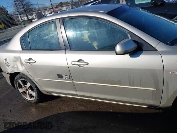 ✅ 2005 Mazda 3 i • VIN: JM1BK12F951314175 • Лот: 41097728. Опубликован ранее на IAAI с пробегом 243 085 миль. Бесплатный доступ к архиву аукционных продаж из США и подробный отчёт об истории автомобиля на DreamBid. Изображение 12.